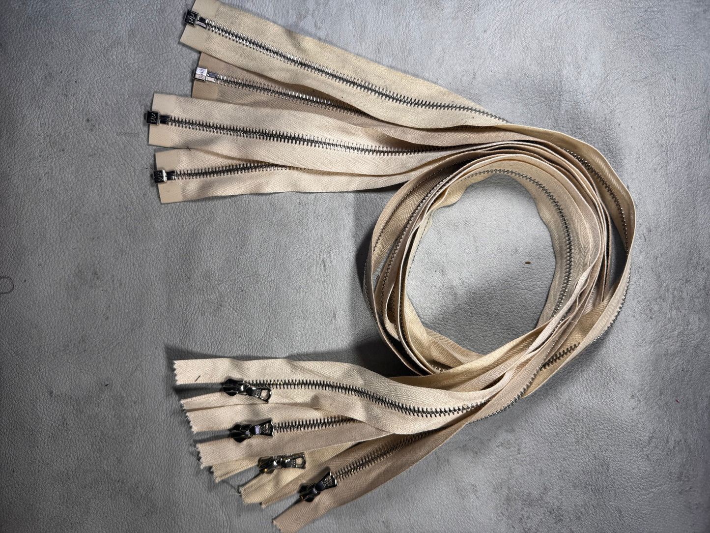 Riri M8 Cream Nickel Zipper | 32 Inches | Nickel Teeth